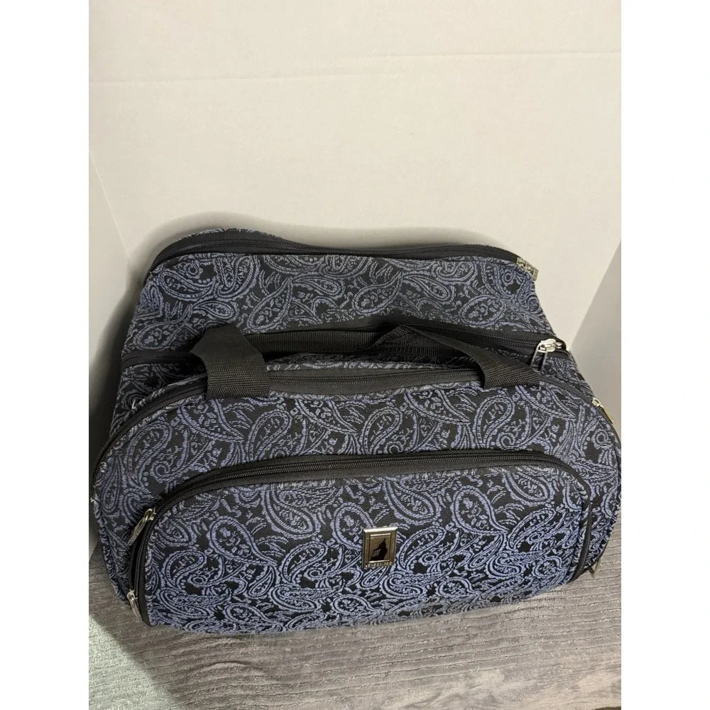 London Fog Carry On Bag With Black  Paisley Pattern, Excellent Condition!